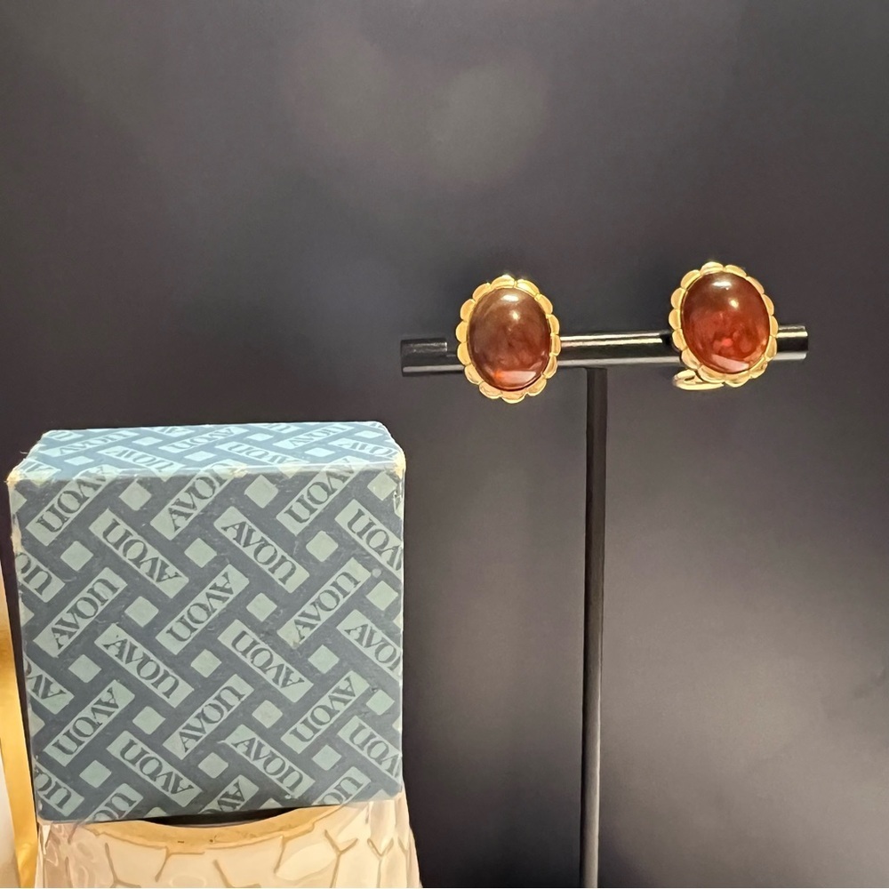 Vintage Avon Gold Tone Clip-On Earrings Brown Cabochon with Box - Picture 2 of 6